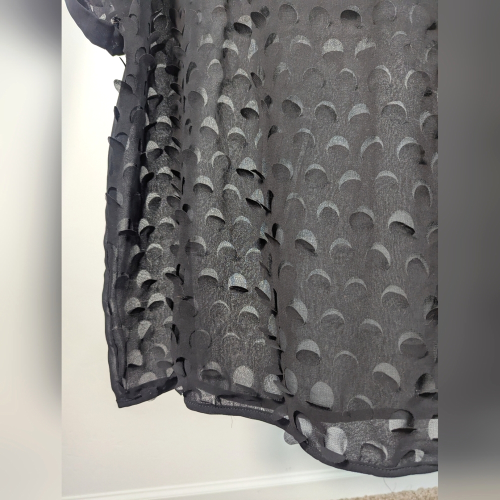 Zenobia Black Sheer Textured Cutout Top - Size XL - Picture 11 of 11